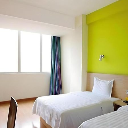 7 Days Inn Luzhou Commercial Pedestrian Street Center Екстериор снимка