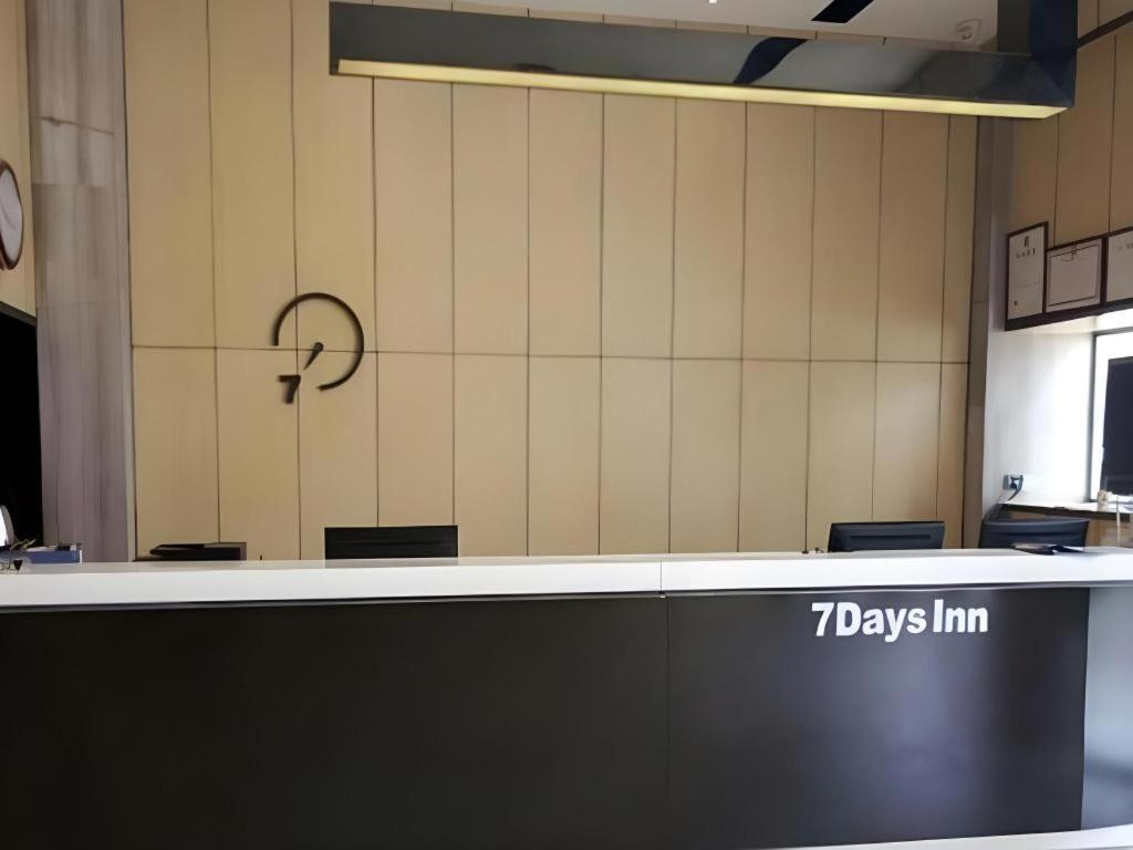 7 Days Inn Luzhou Commercial Pedestrian Street Center Екстериор снимка