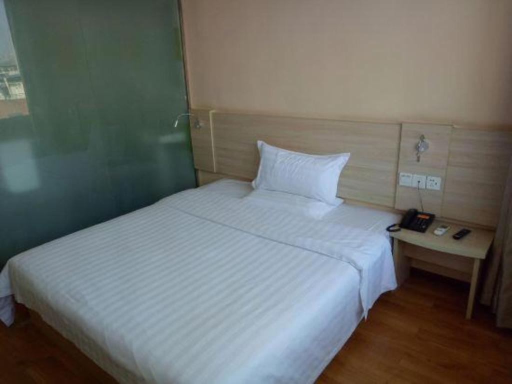 7 Days Inn Luzhou Commercial Pedestrian Street Center Екстериор снимка
