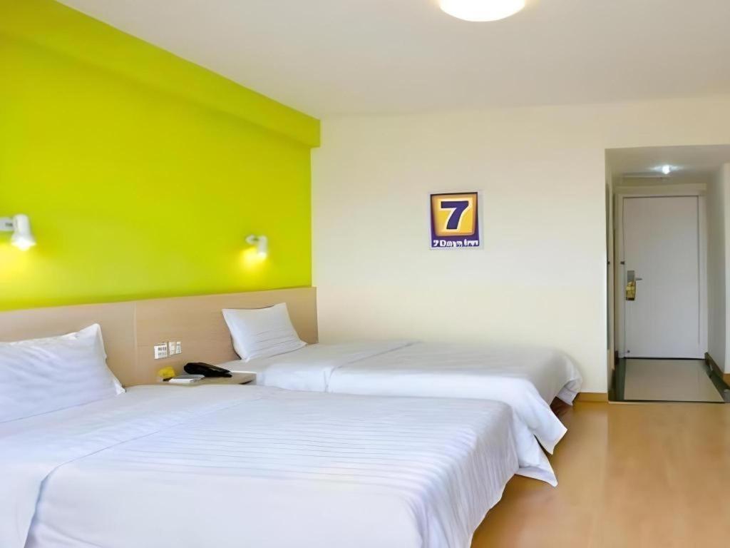 7 Days Inn Luzhou Commercial Pedestrian Street Center Екстериор снимка