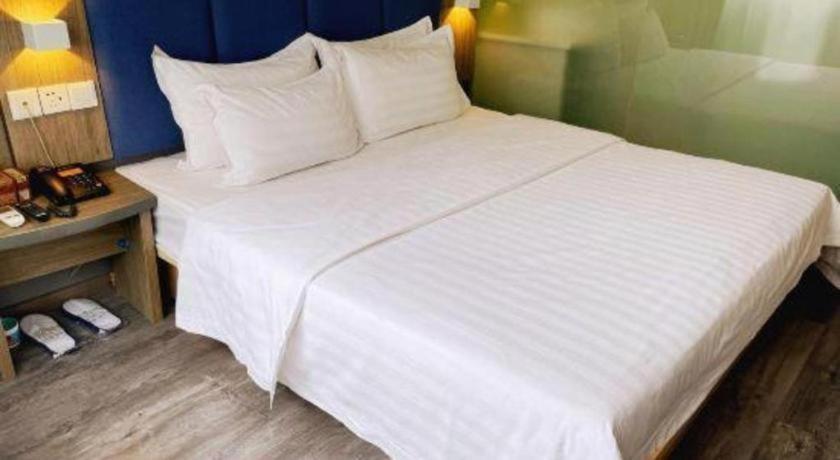 7 Days Inn Luzhou Commercial Pedestrian Street Center Екстериор снимка