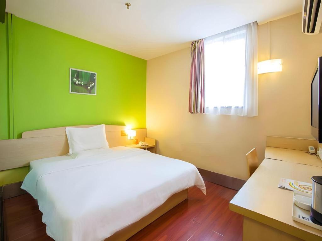 7 Days Inn Luzhou Commercial Pedestrian Street Center Екстериор снимка